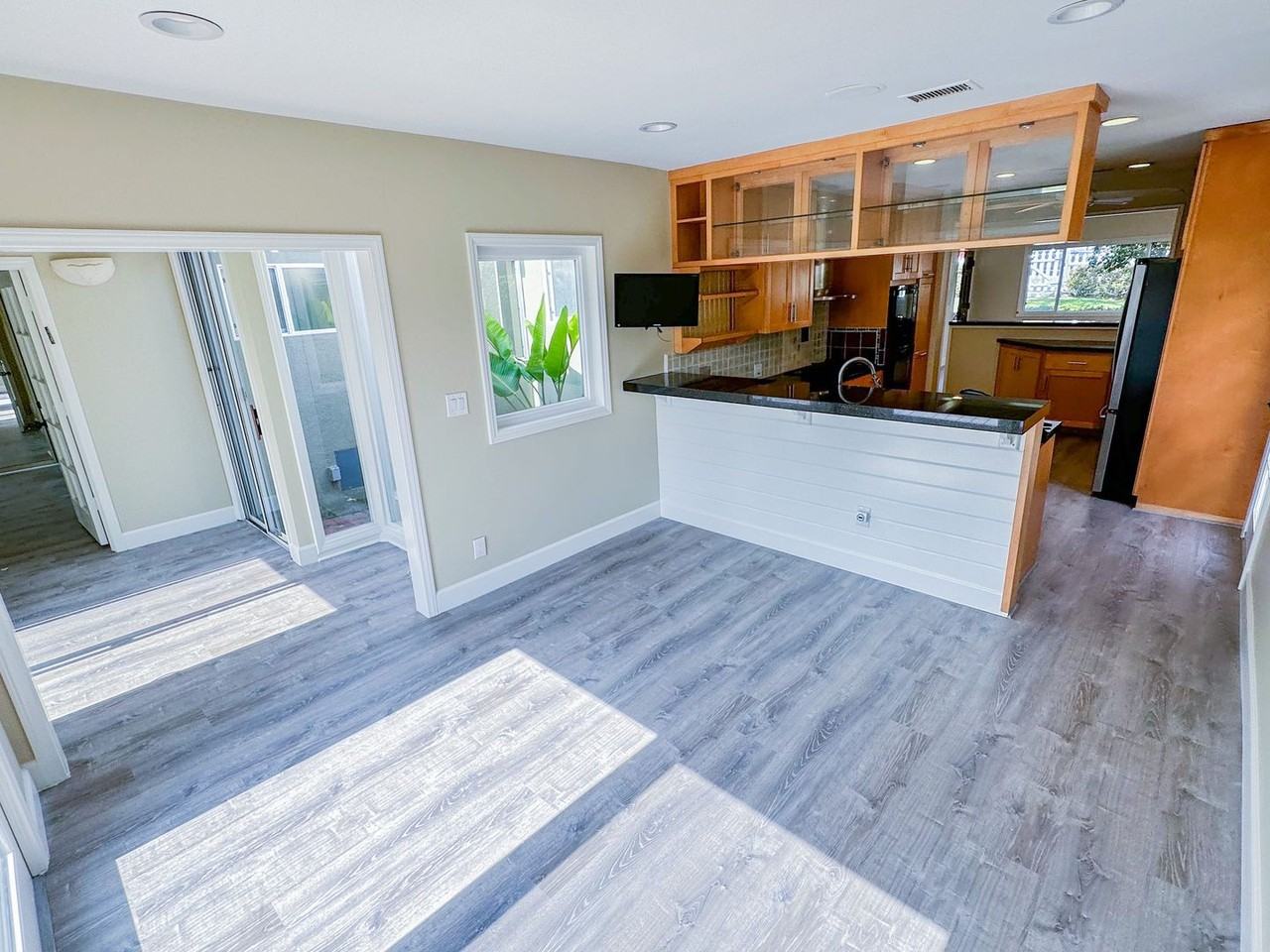 1236 10th St - Photo 5 of 20