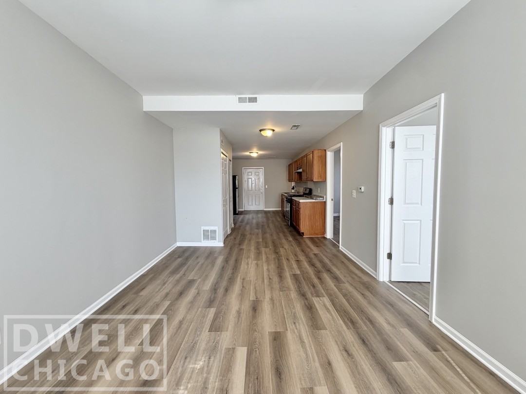 2131 S Fairfield Ave #CH1 - Photo 7 of 15