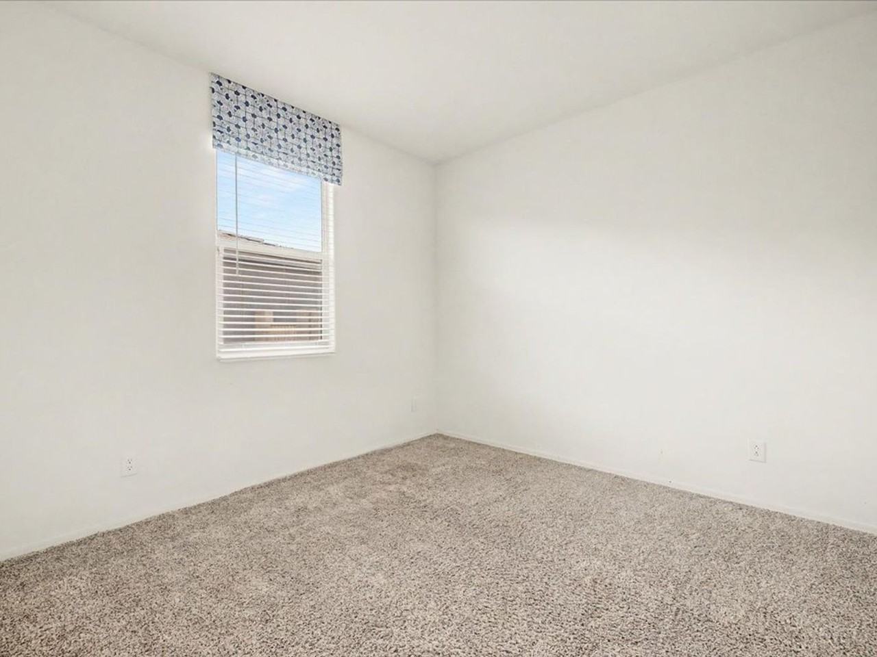 10315 W Robertson St - Photo 6 of 28