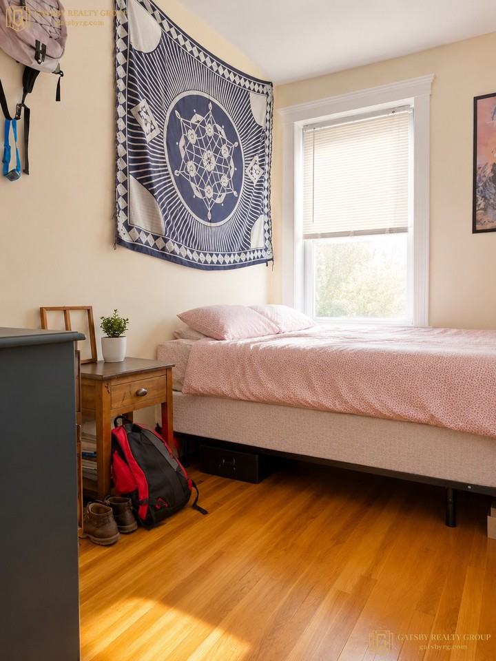 183 Strathmore Rd #3 - Photo 4 of 12