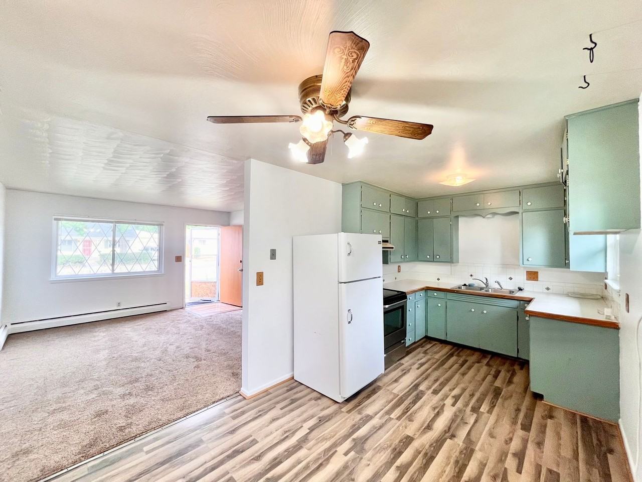 1406 S Douglas Ave - Photo 4 of 10