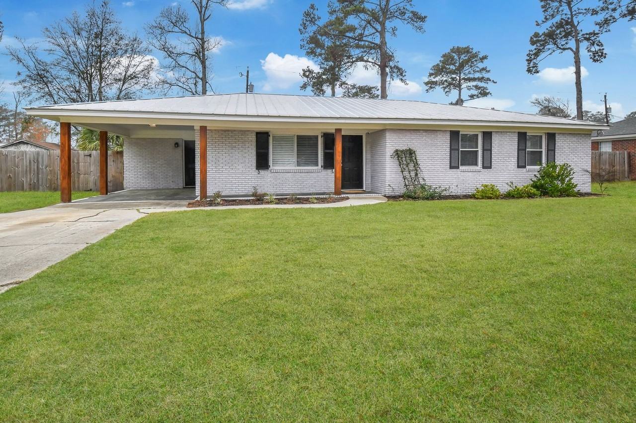 1015 Reita St - Photo 2 of 30