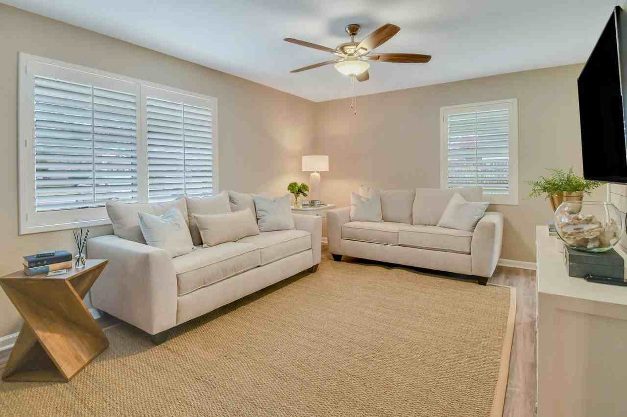 1015 Reita St - Photo 5 of 30