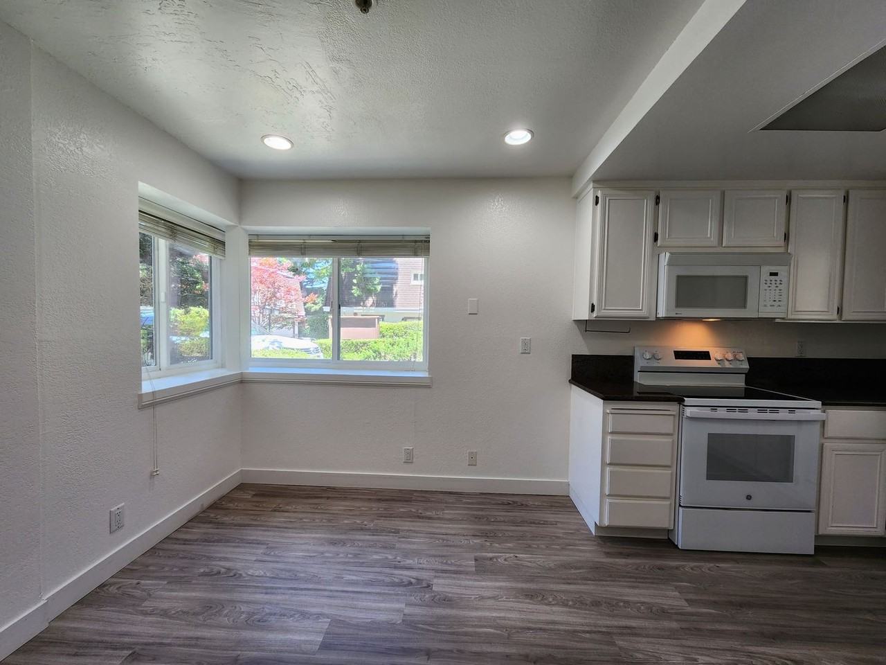 1465 Kentfield Ave - Photo 7 of 35