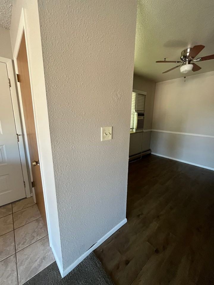 1428 W 25th St - Photo 5 of 19