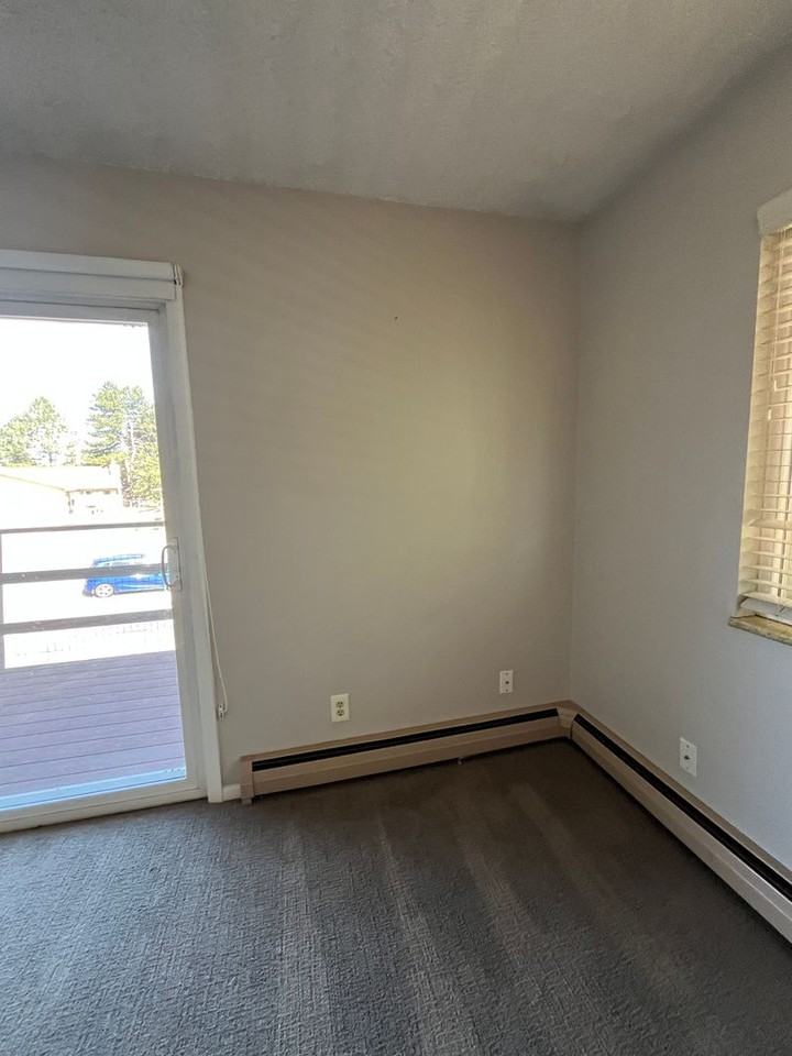 1428 W 25th St - Photo 6 of 19