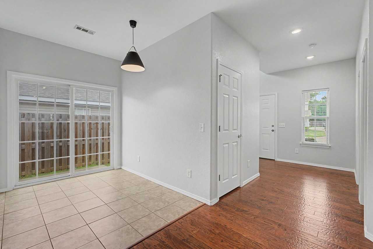 4435 W Pecan St - Photo 7 of 22
