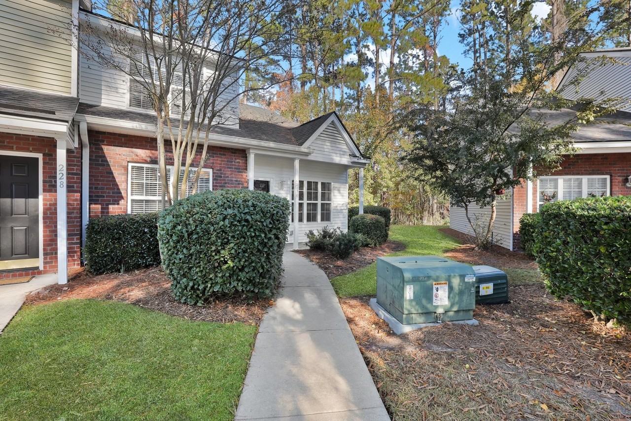 230 North Cir - Photo 2 of 39
