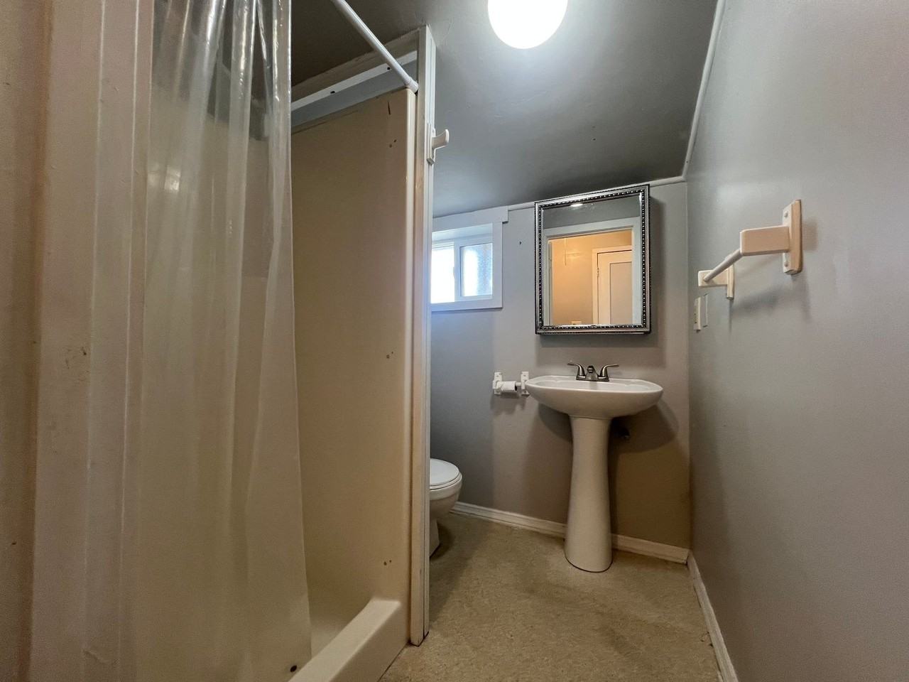 486 Jackson Ave - Photo 2 of 7