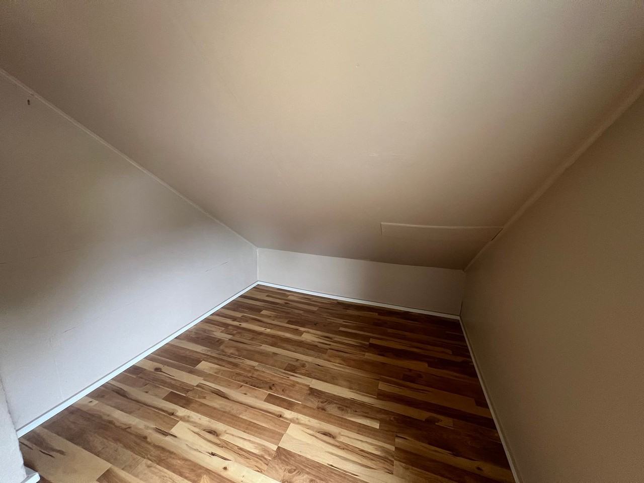 486 Jackson Ave - Photo 4 of 7
