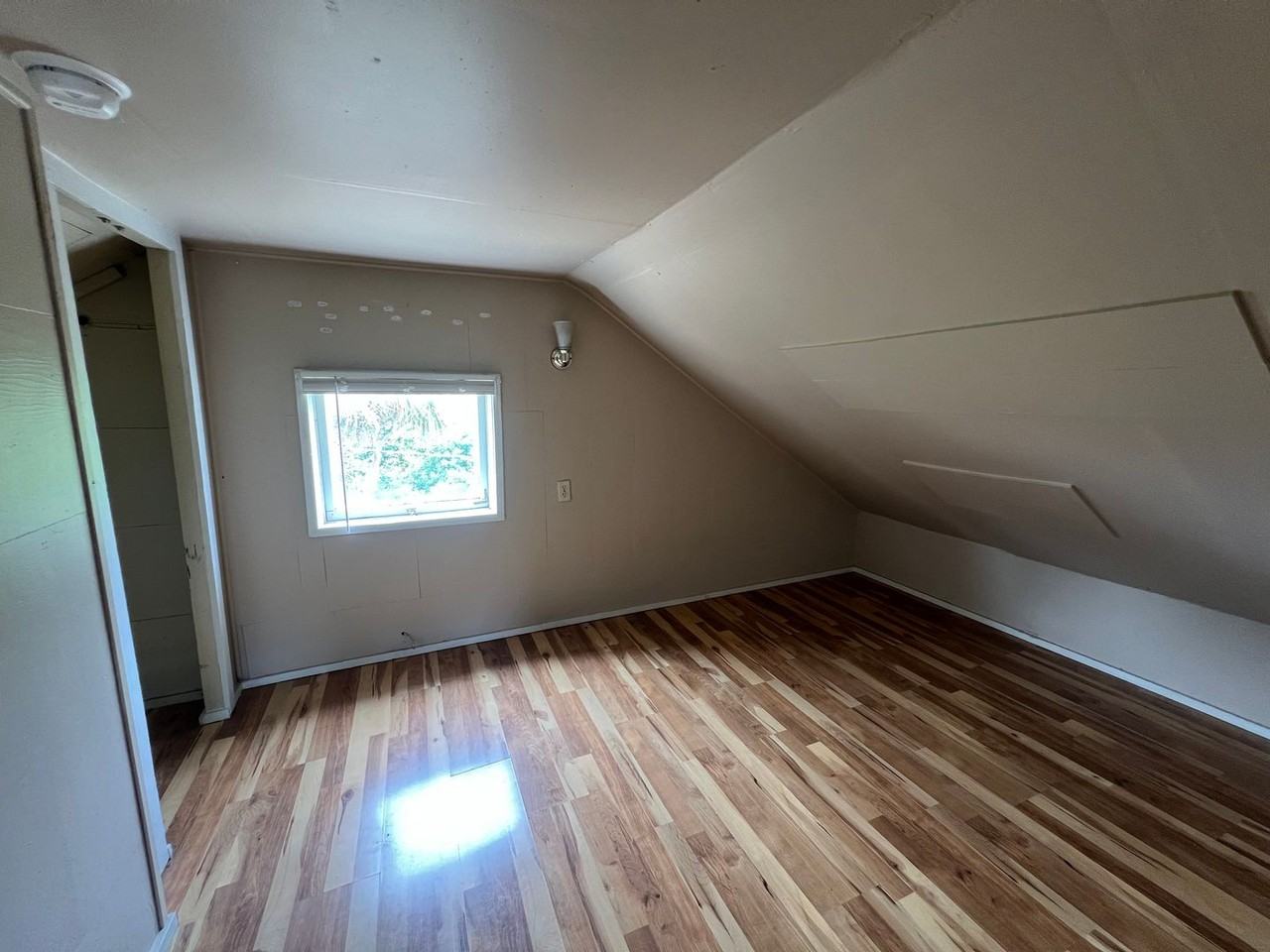 486 Jackson Ave - Photo 6 of 7