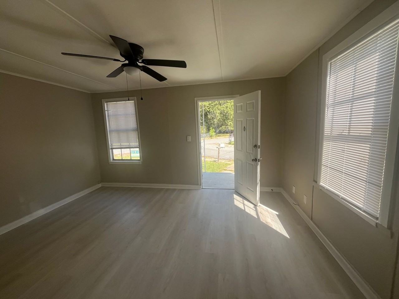 112 Union St - Photo 4 of 10
