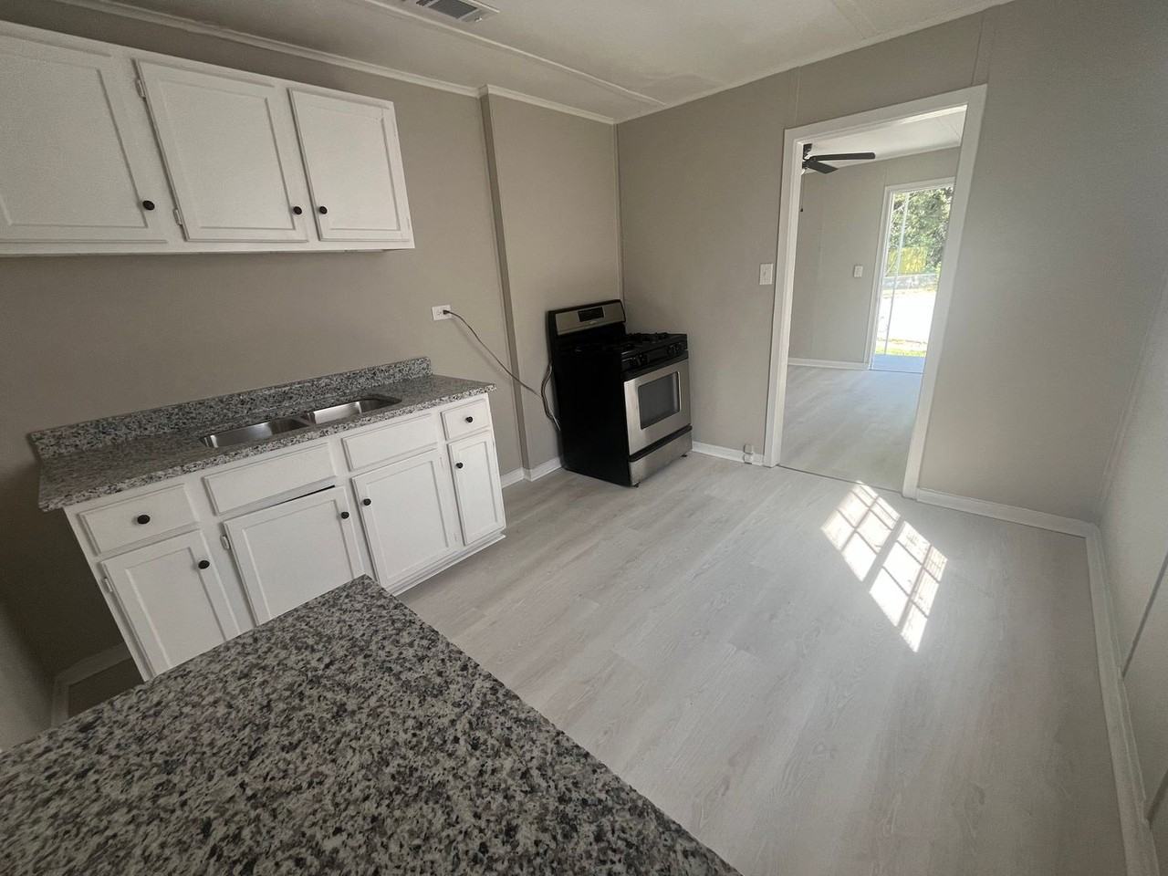 112 Union St - Photo 6 of 10