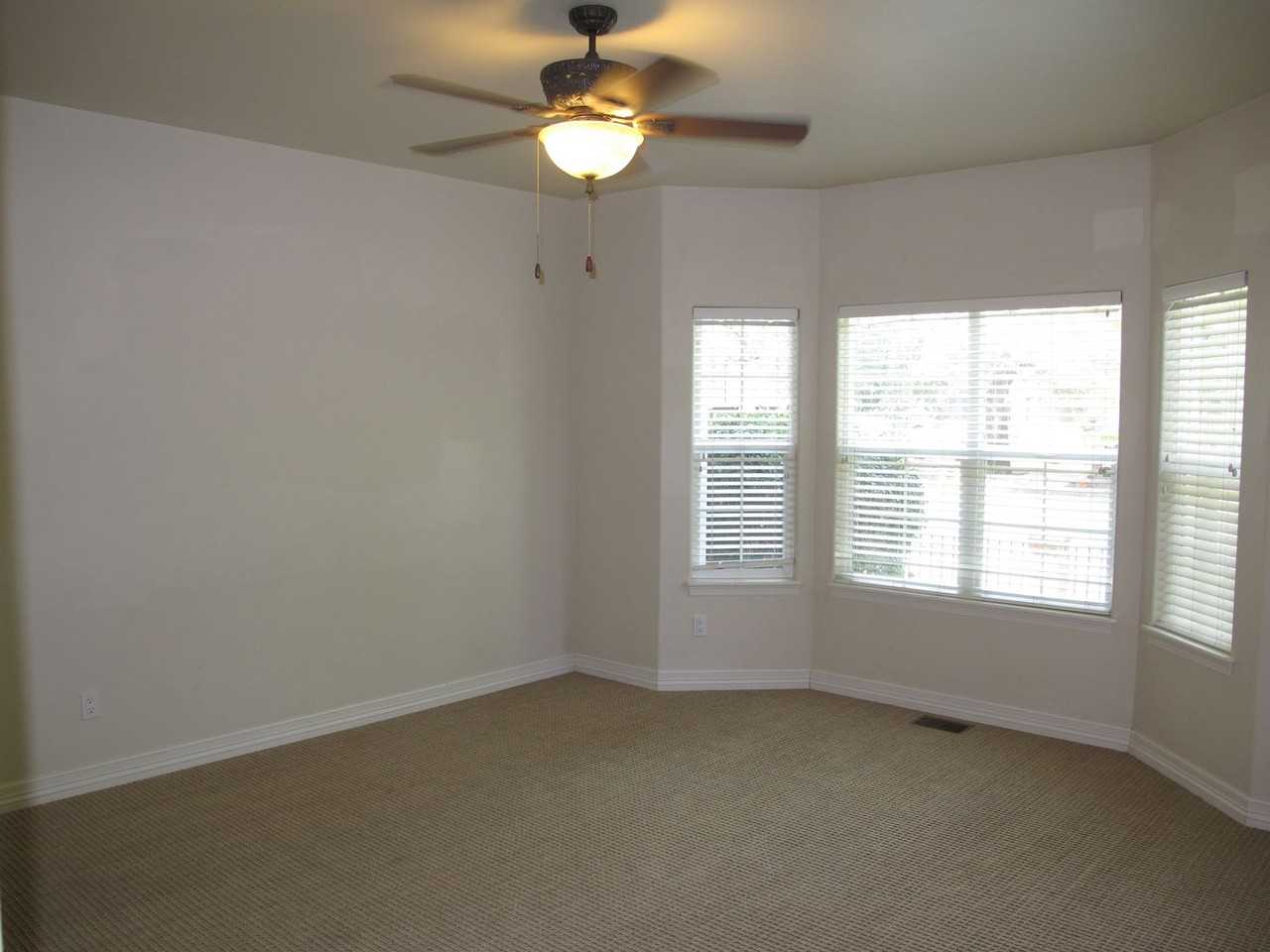 846 N 7th St - Photo 3 of 33