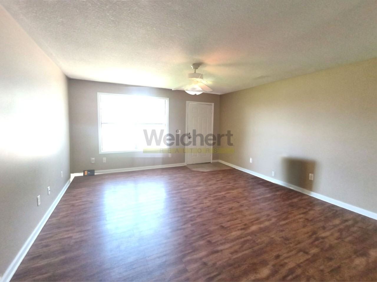 202 E Baldwin St - Photo 2 of 14