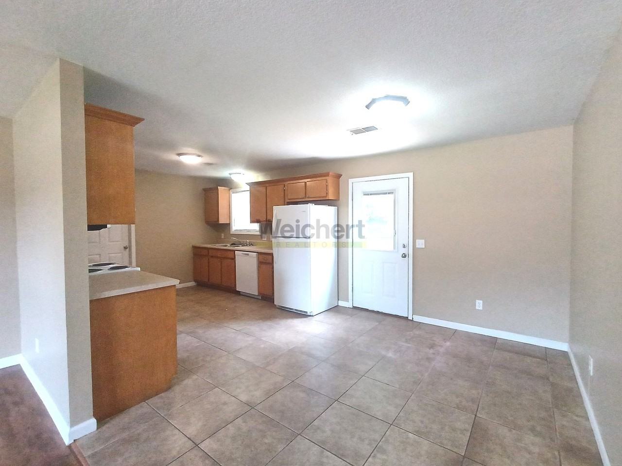 202 E Baldwin St - Photo 5 of 14