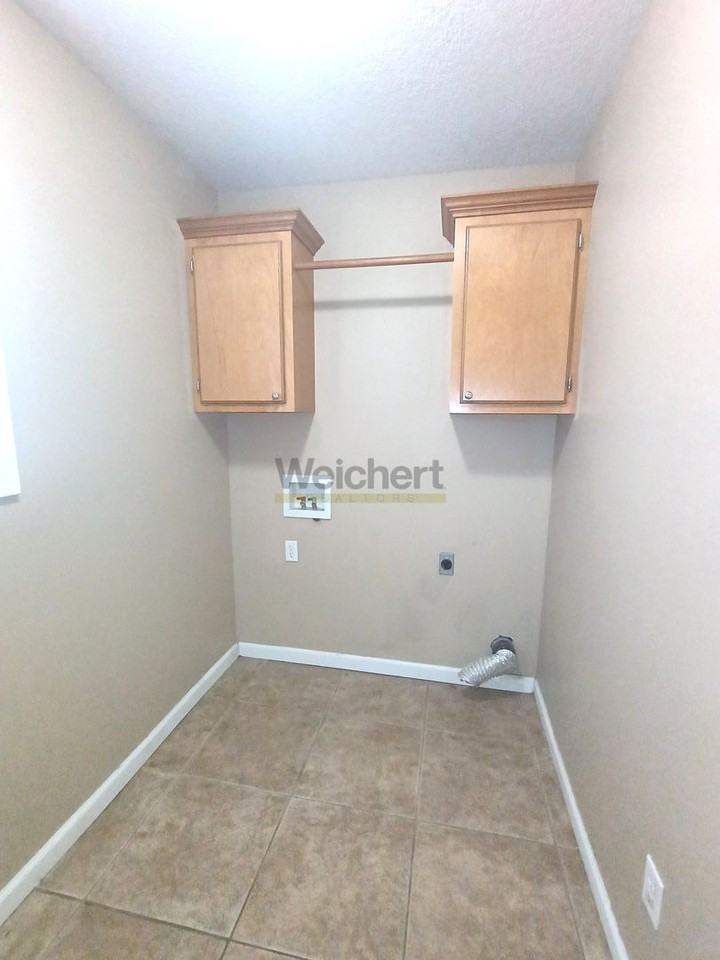 202 E Baldwin St - Photo 6 of 14