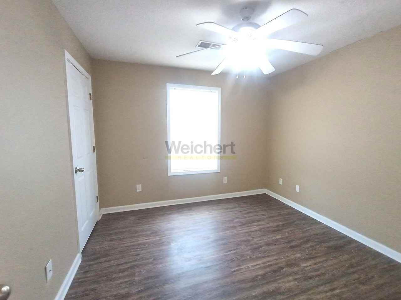 202 E Baldwin St - Photo 7 of 14