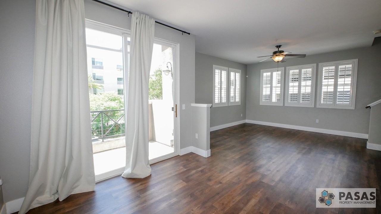 8744 Concourse Ct - Photo 6 of 36