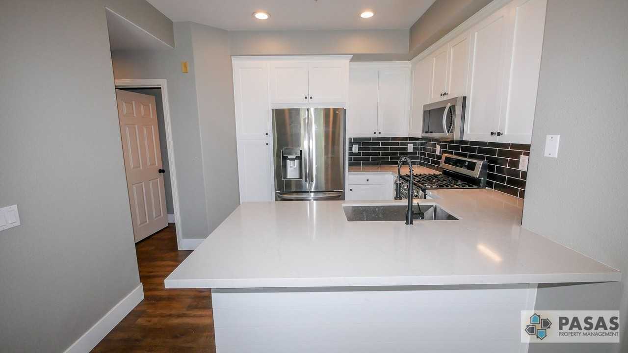 8744 Concourse Ct - Photo 5 of 36