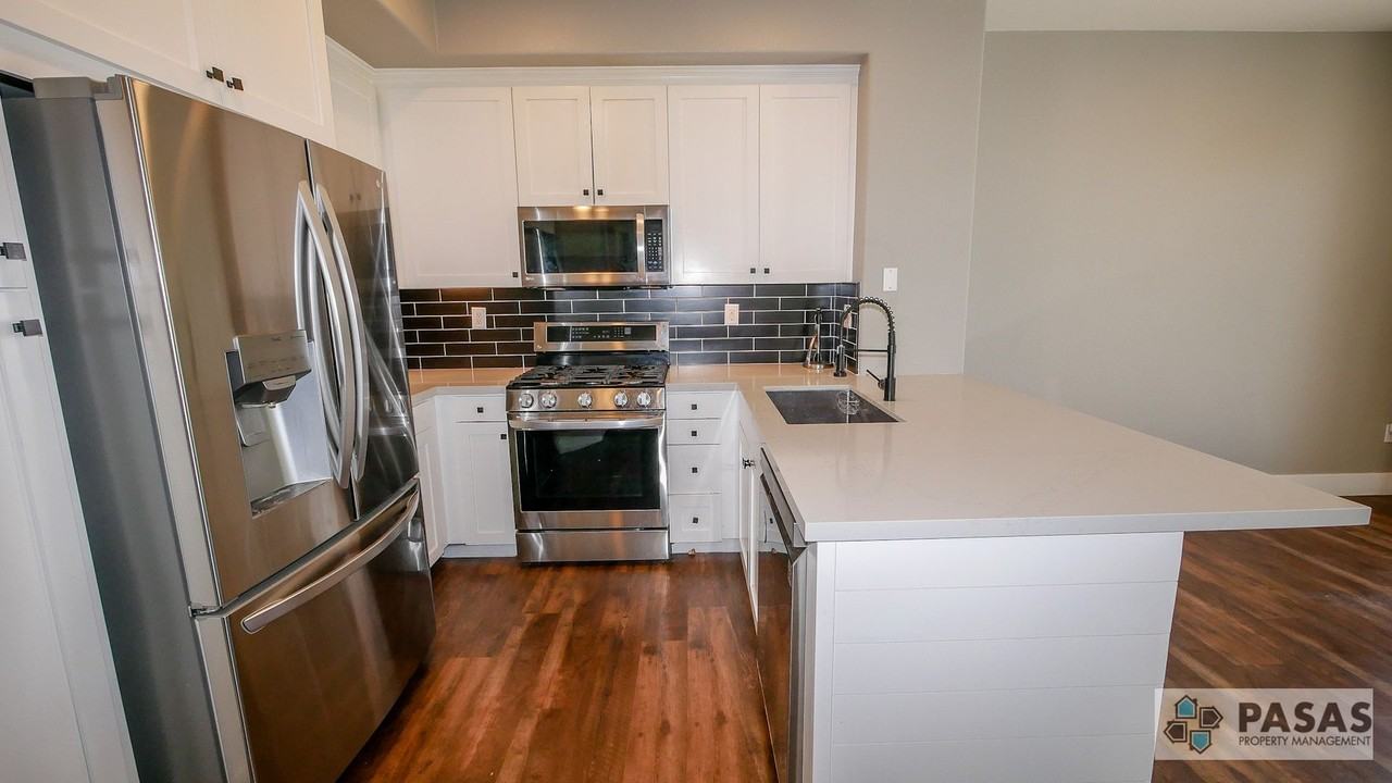 8744 Concourse Ct - Photo 2 of 36