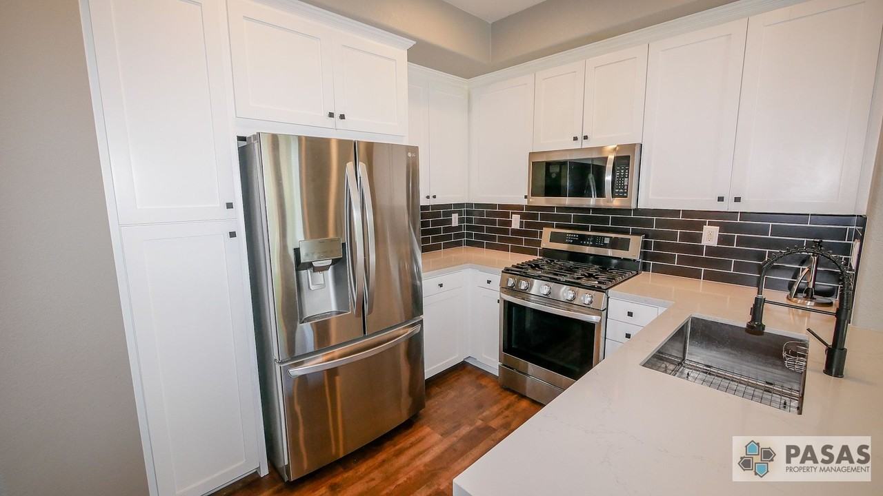 8744 Concourse Ct - Photo 4 of 36