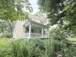 featured image of 906 N Evans St