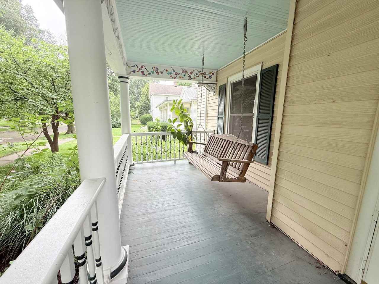 906 N Evans St - Photo 2 of 20