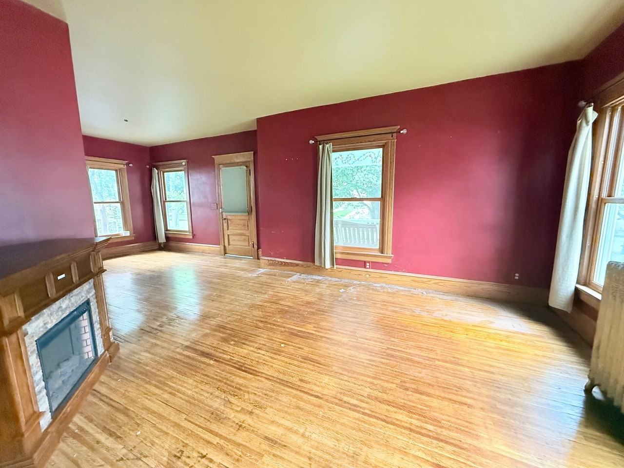 906 N Evans St - Photo 6 of 20