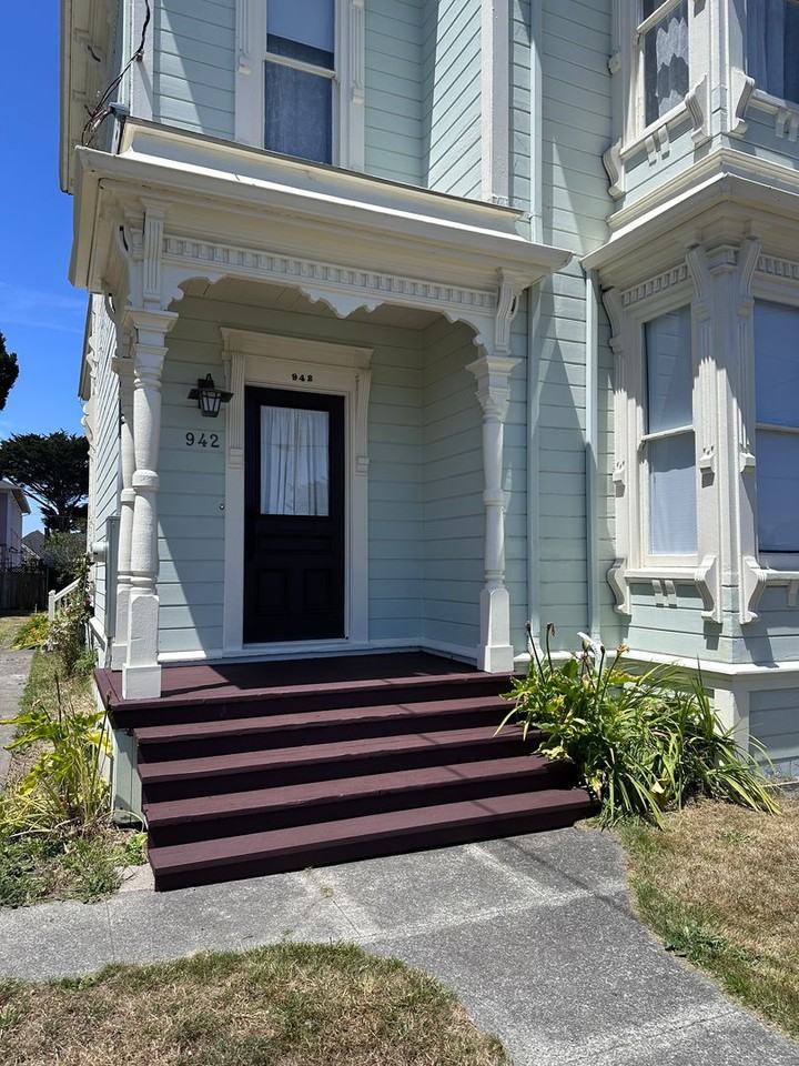 942 G St - Photo 2 of 41