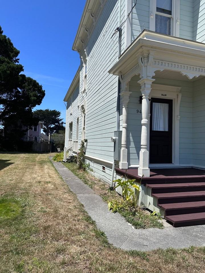 942 G St - Photo 3 of 41