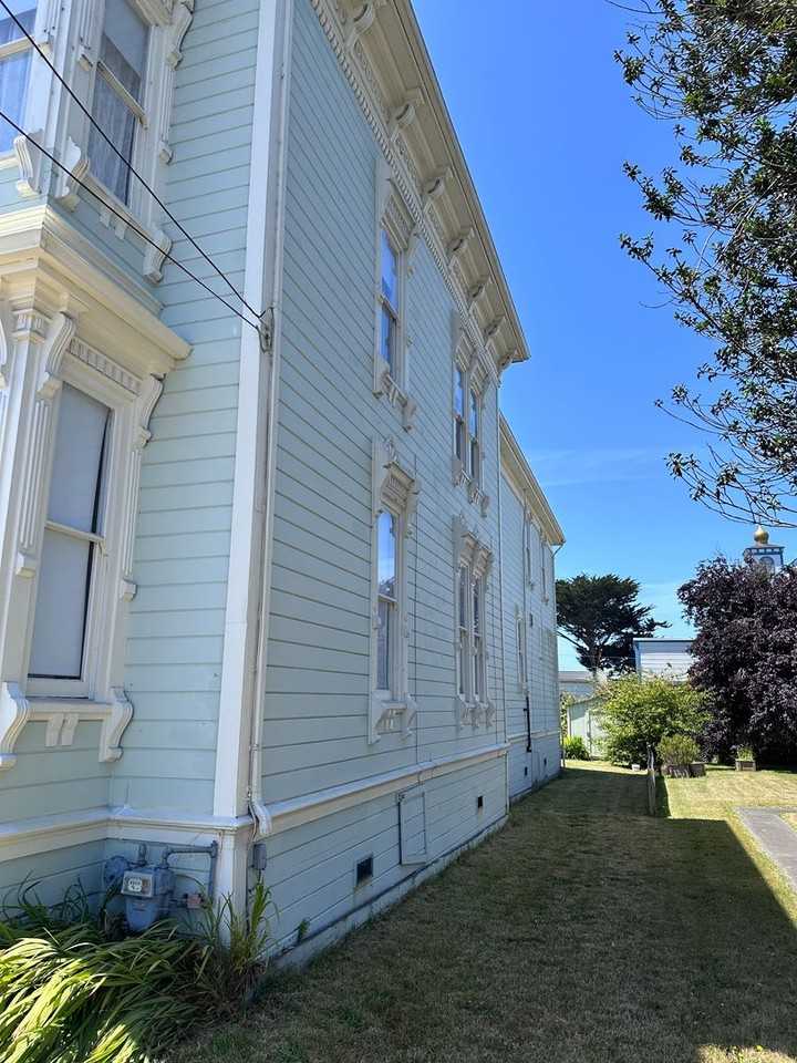 942 G St - Photo 4 of 41