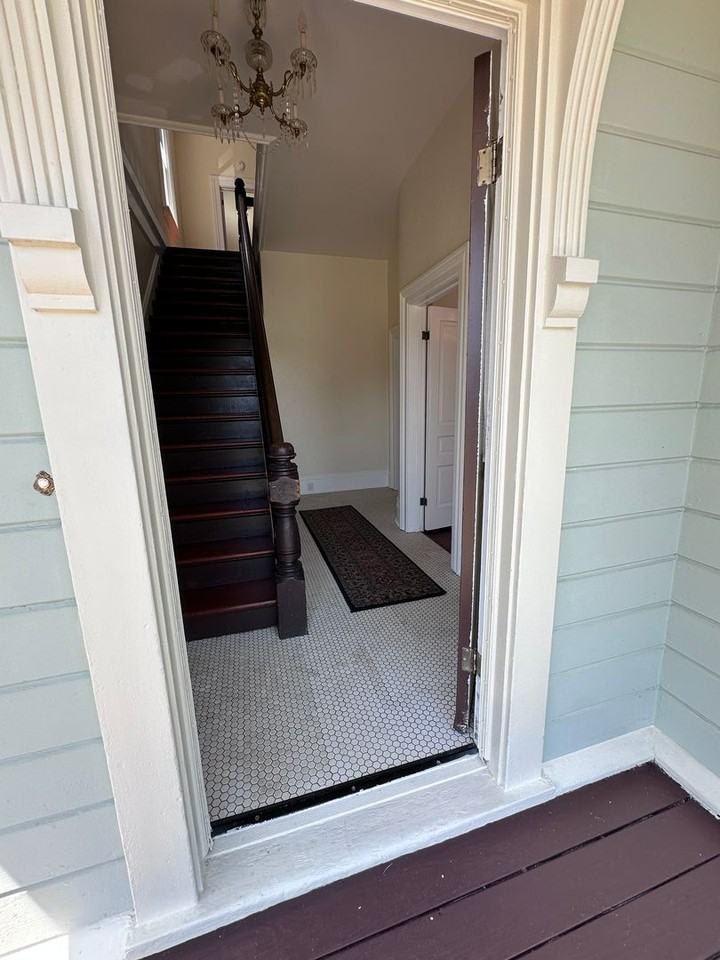 942 G St - Photo 5 of 41