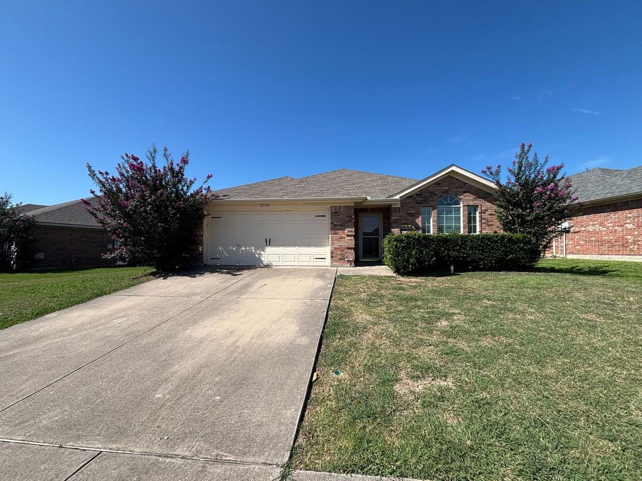 2748 Wakecrest Dr - Photo 2 of 31