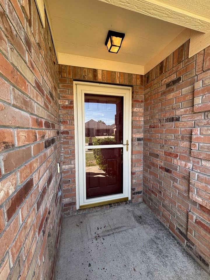2748 Wakecrest Dr - Photo 3 of 31