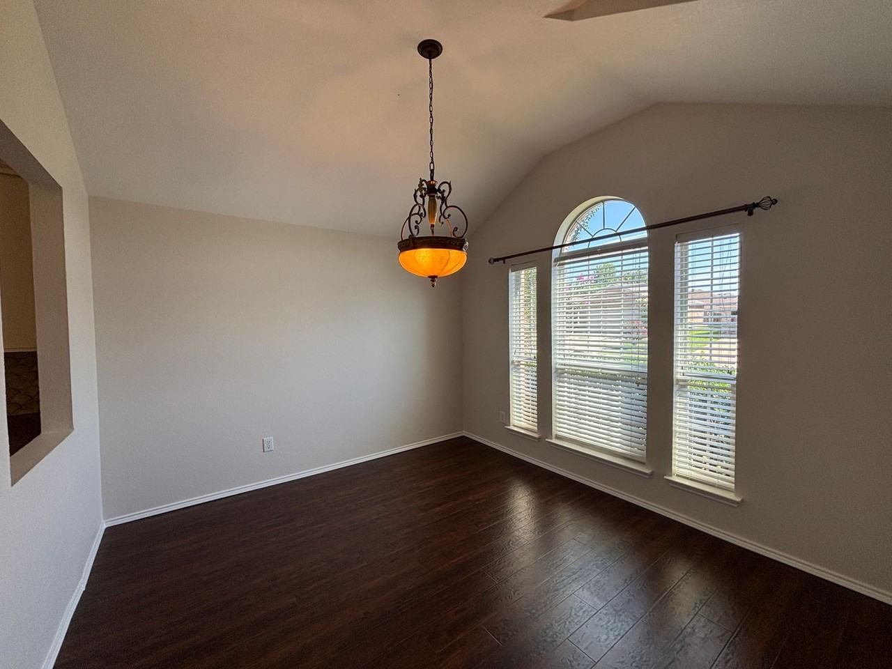 2748 Wakecrest Dr - Photo 6 of 31