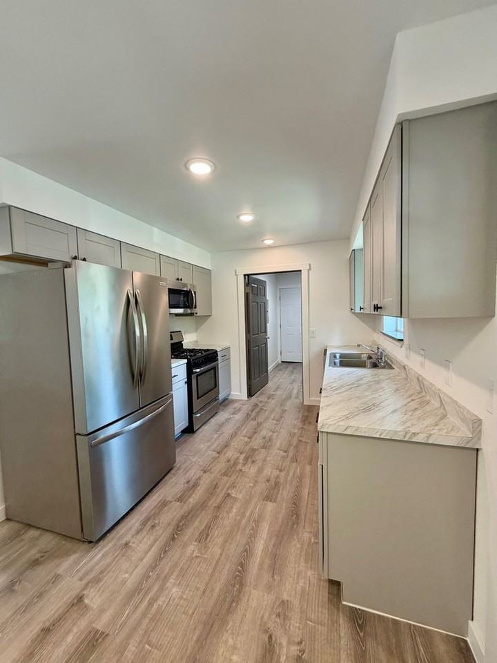 340 S Kobuk St - Photo 2 of 16