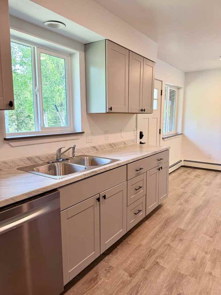 340 S Kobuk St - Photo 3 of 16