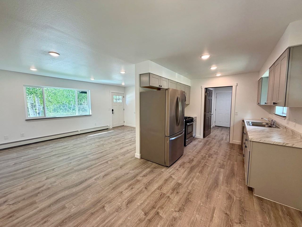 340 S Kobuk St - Photo 4 of 16