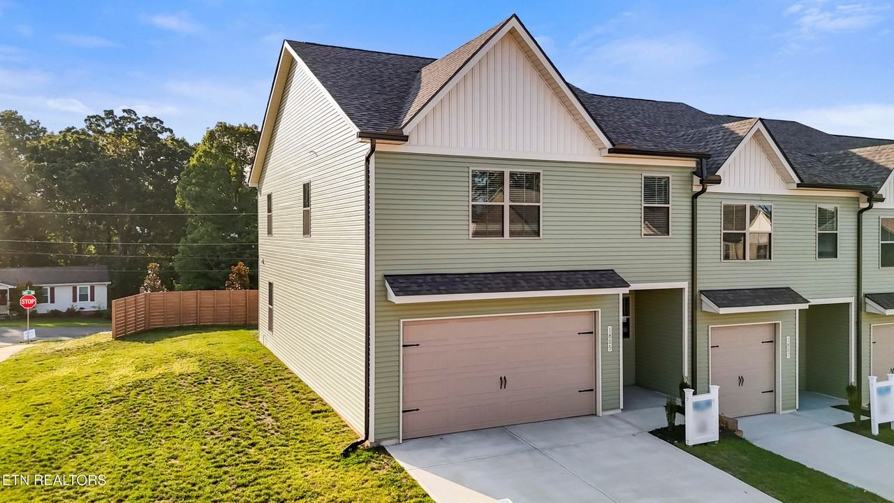 1708 Bennett Village Dr - Photo 2 of 13