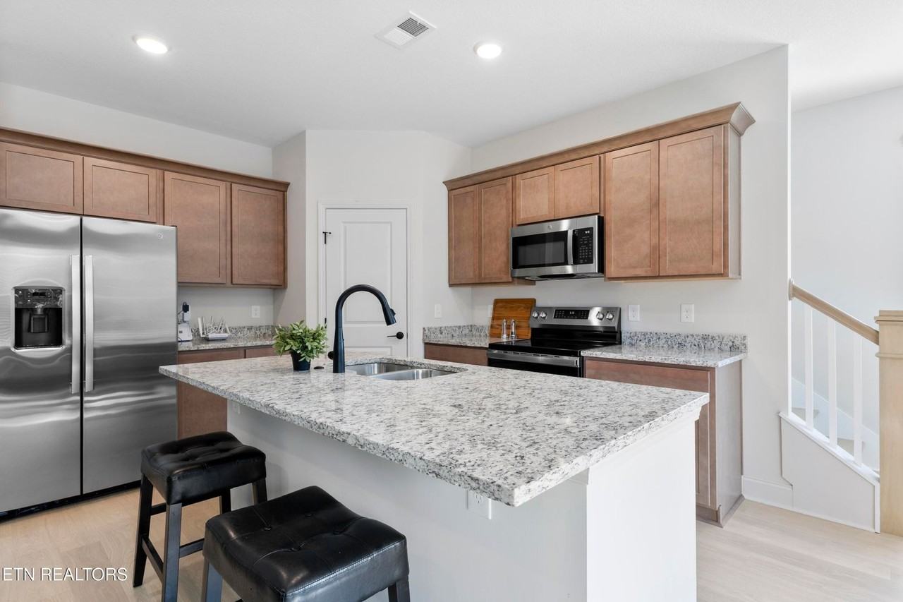 1708 Bennett Village Dr - Photo 5 of 13
