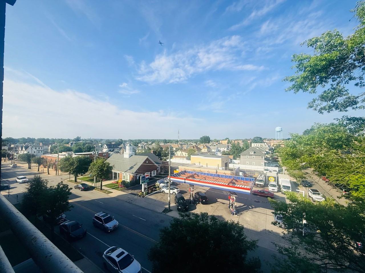 205 Mineola Blvd - Photo 2 of 14