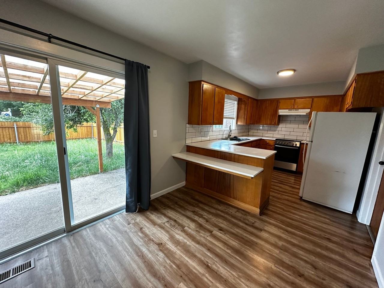 1703 Springhill Dr Ne - Photo 3 of 12