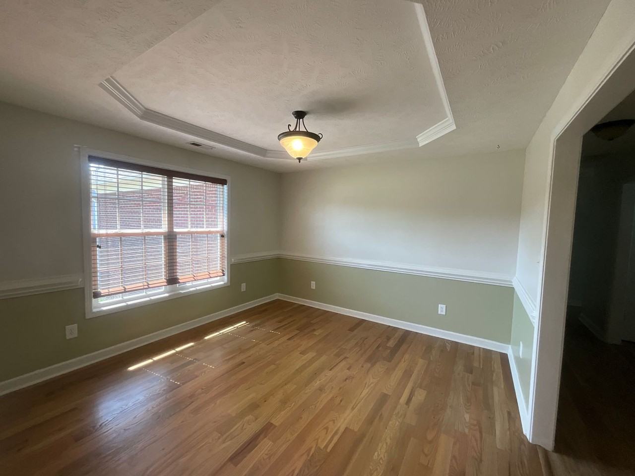 404 Windover Dr - Photo 5 of 32