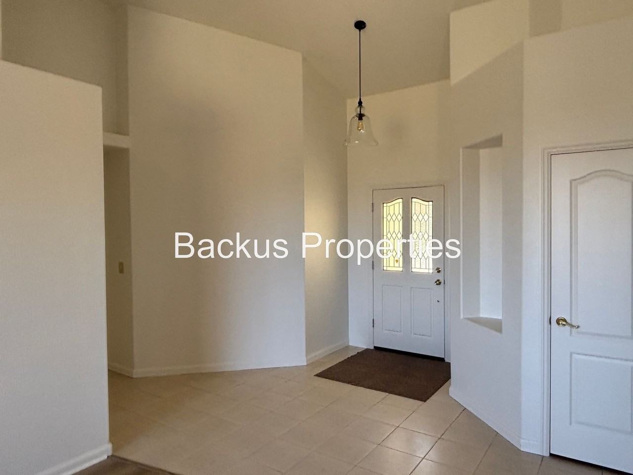 18223 Viewcrest Ln - Photo 3 of 24