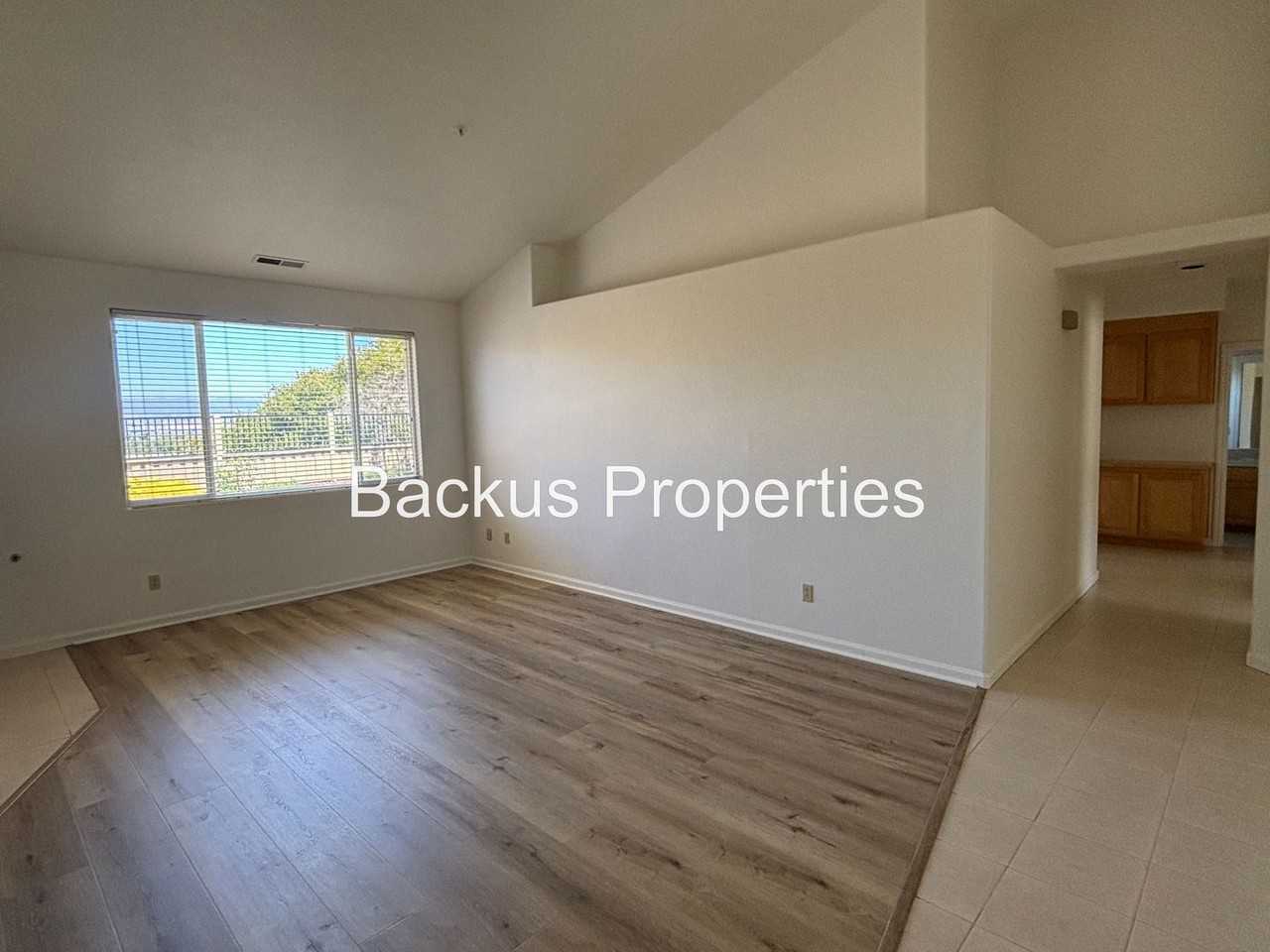 18223 Viewcrest Ln - Photo 4 of 24