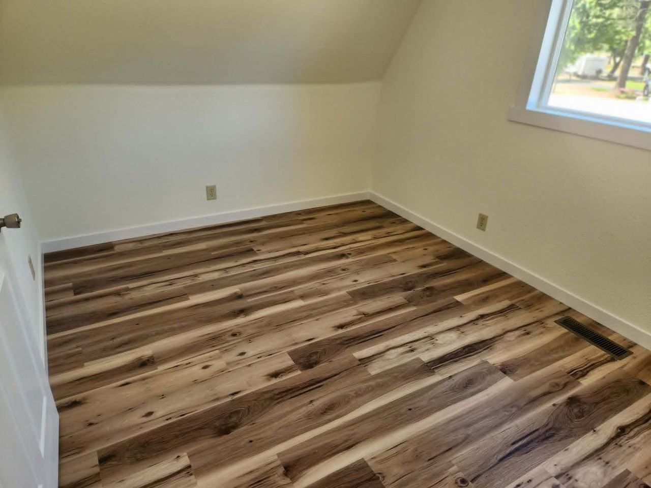 12297 Blackwell Rd - Photo 6 of 10