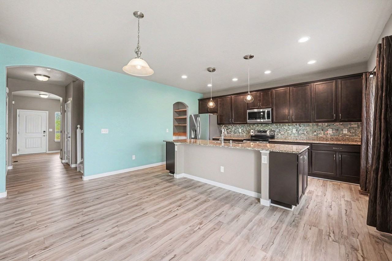 2721 Bridle Dr - Photo 6 of 33