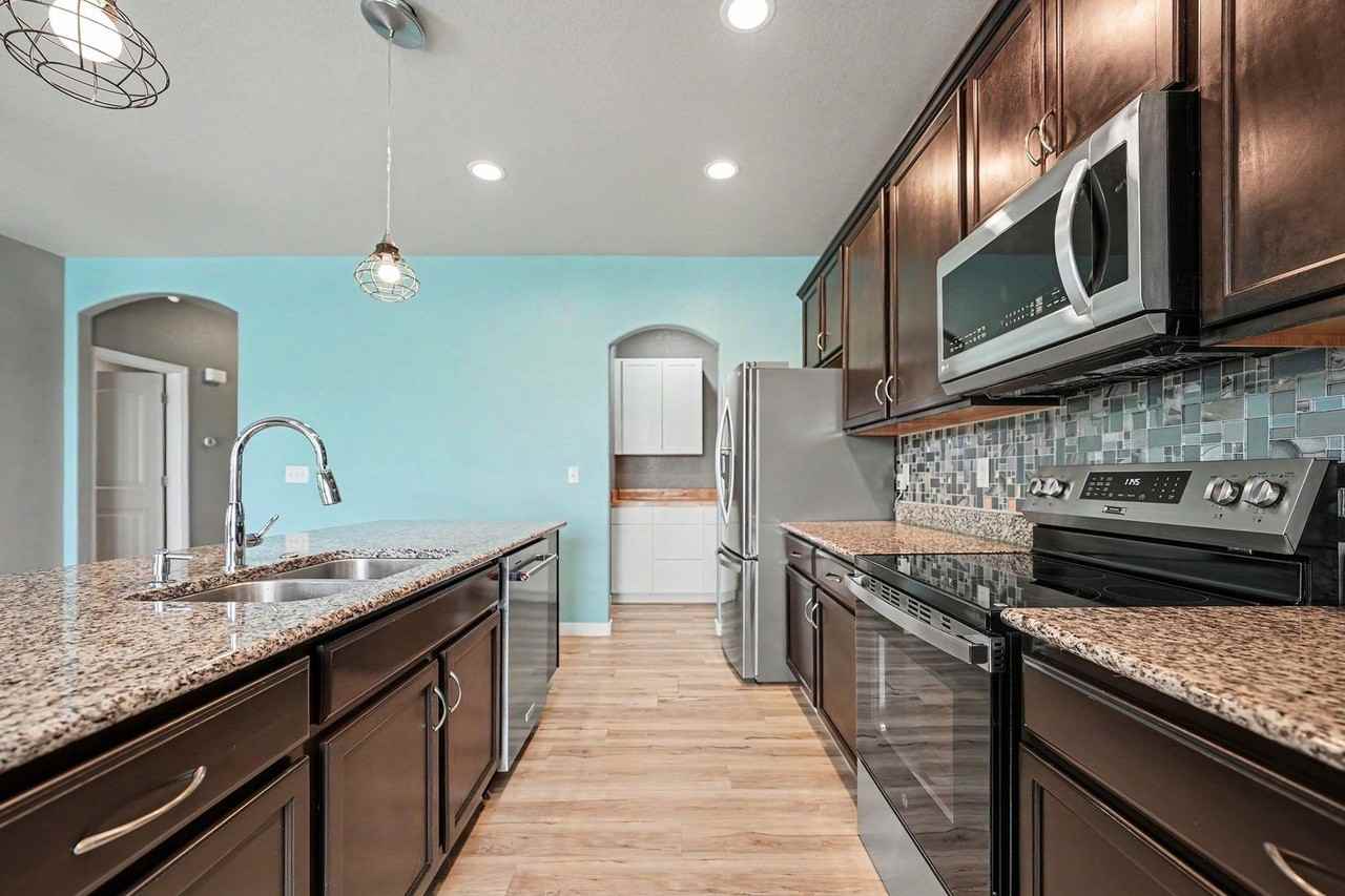 2721 Bridle Dr - Photo 7 of 33
