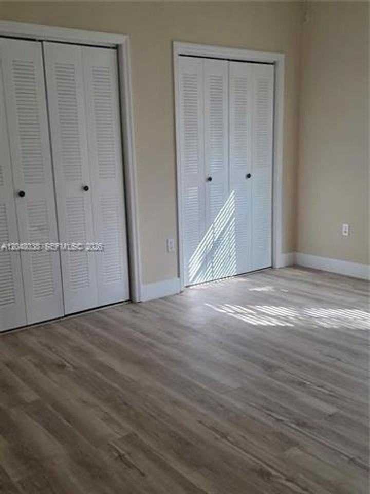 2926 Sw 26th St - Photo 6 of 7